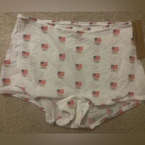 SKIMS White Olympic boy shorts large
